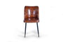 GINER Y COLOMER Chaise en cuir marron et pieds en métal